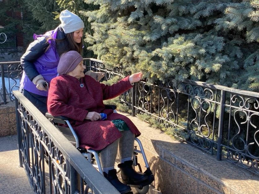 Человек напротив статья про волонтеров и машину